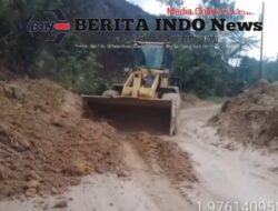 Pemerintah Kabupaten Tapanuli Utara Lakukan Pembersihan dan Pembuangan Material Tanah Longsor di Ruas Jalan Tarutung-Sibolga