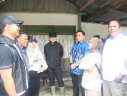 Ketua DPRK Dan Fraksi Partai Amanat Nasional (PAN) Dampingi Ketua Umum Yang Juga Menko Bidang Pangan Zulkifli Hasan Tinjau Lokasi Bencana 