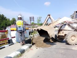 Lubang Abument Jembatan Antara Sungai Lung dengan Kapa, Mulai Diperbaiki, Masyarakat Ucapkan Terima Kasih