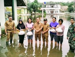 Bujang Gadis Bende Seguguk Bersama Disbudpar OKI Turun Kelapangan Bantu Korban Bencana