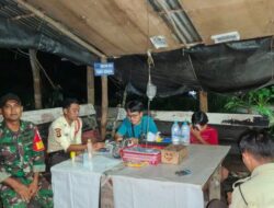 Perkuat Keamanan Babinsa 402-11/Tulung Selapan Patroli Siskamling Menyapa Warga Desa Sungai Ke tupak