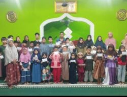 Puluhan Warga dan Anak Yatim Ikuti Bukber di Musholla Miftahul Jannah Pedamaran 2
