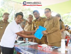 Apresiasi Petani Buka Lahan Tidur 1 Hektar, Bupati Taput JTP Tanam Bawang Batu Ijo Bersama Warga Parhorboan