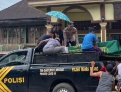 Mengantarkan Jenazah Warga Desa Tanjung Kurung Menuju TPU Desa Belimbing