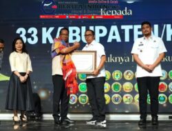 Bupati Taput Terima Penghargaan Posbankum dari Menkum RI