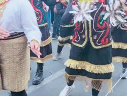Tampil Sederhana Penuh Makna, RW 02 Pulolor Juarai Karnaval Pawai Budaya HUT RI ke-81