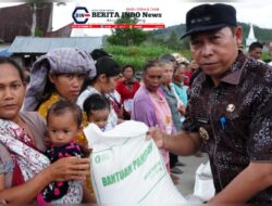 ‎Bupati Taput Salurkan Bantuan Pangan ke Ribuan Keluarga di Sipoholon, Dorong Warga Manfaatkan Sistem Perlinsos Digital  ‎