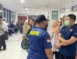 Tim Dokkes Polresta Sidoarjo Cek Kesehatan Ratusan Santri di Tanggulangin