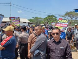 Masyarakat Adat Menggelar Aksi Unjuk Rasa Menuntut Ganti Rugi Lahan Adat Di PT BDP A Sungai Sidang Estate